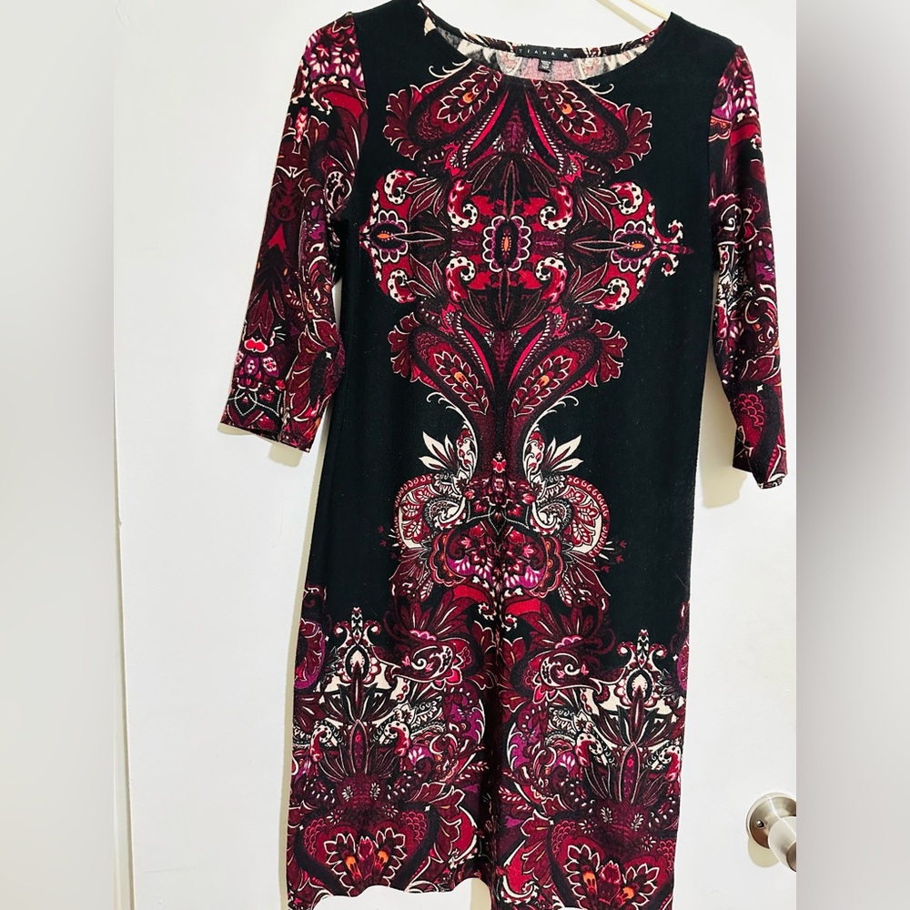 Tiana B Beautiful design dress size 12P for in between seasons